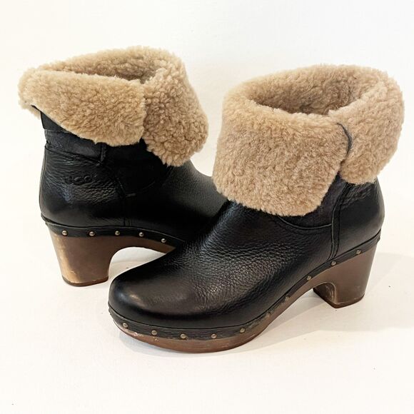 UGG Shoes - Ugg Amoret Black Fold Over Leather Clog Shearling Boots Size 7.0 Fit is small